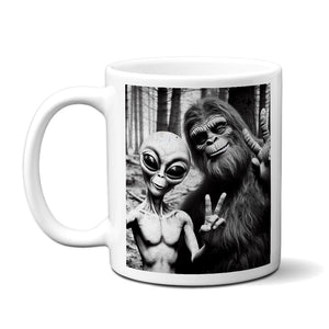 Alien & Bigfoot Selfie - Mug Mug Level Thirty3 White 